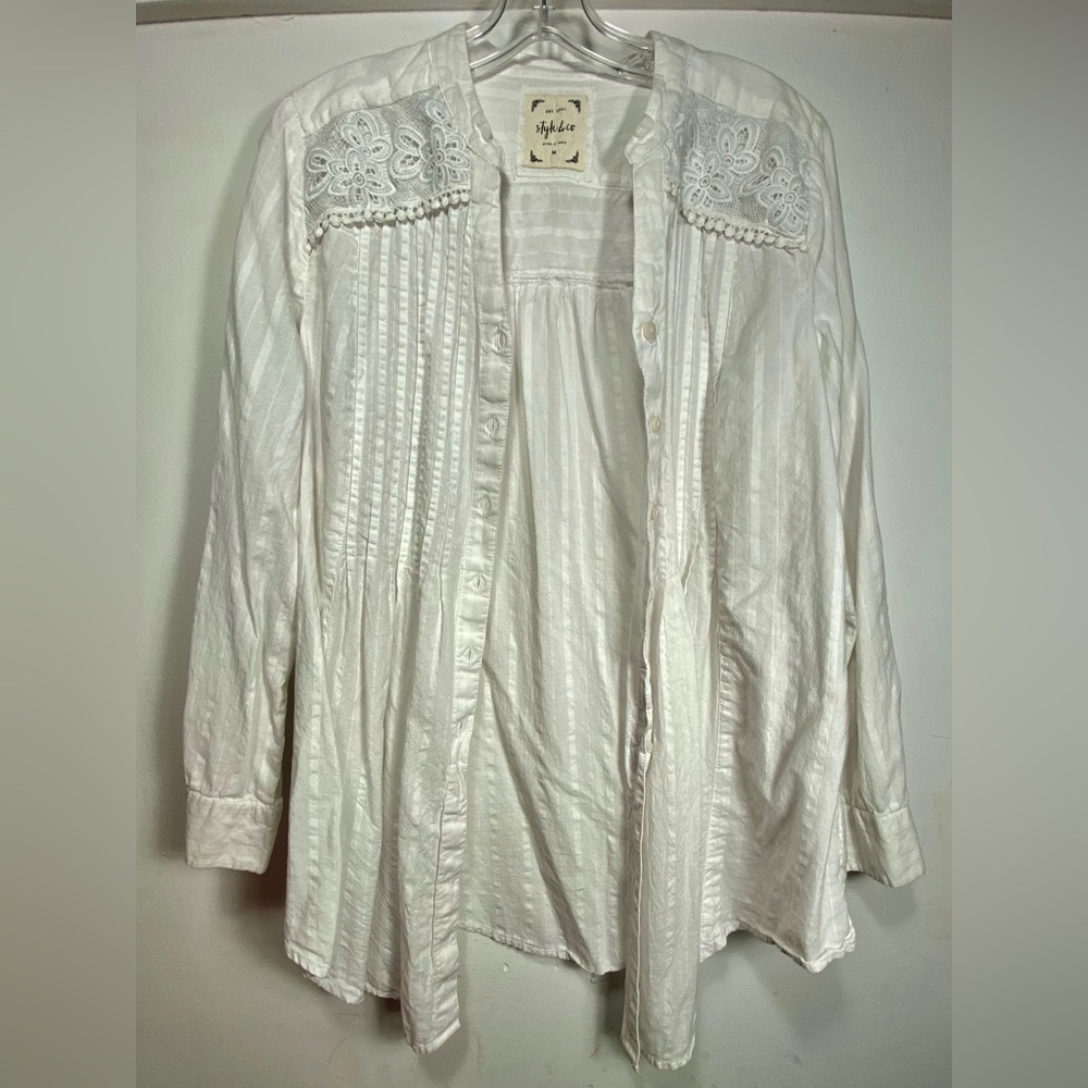Style and Co White Lacy Shirt Medium